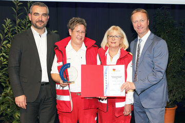 LR Heinrich Dorner, „Blaulichtheldin 2019“ Barbara Tader, LH-Stv. Johann Tschürtz, LT-Präs.in Verena Dunst (v.l.).