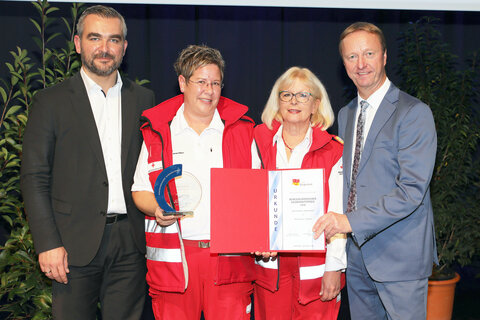 LR Heinrich Dorner, „Blaulichtheldin 2019“ Barbara Tader, LH-Stv. Johann Tschürtz, LT-Präs.in Verena Dunst (v.l.).