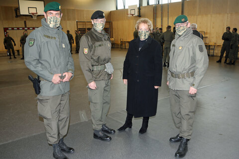Bataillonskommandant Oberst Thomas Erkinger, Brigadier Gernot Gasser, Landtagspräsidentin Verena Dunst und Brigadier Christian Habersatter (v.l.).