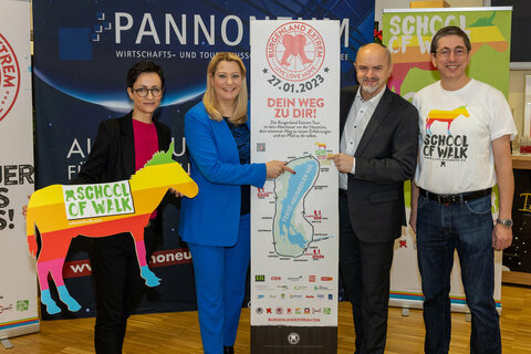 24 Stunden Burgenland Extrem - „School of Walk“: Alexandra Laminger (Direktorin Pannoneum Neusiedl), Landesrätin Daniela Winkler, Bildungsdirektor Heinz Josef Zitz, Josef Burkhardt (Burgenland Extrem)