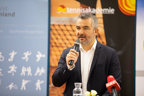 LR Dorner bei der Pressekonferenz