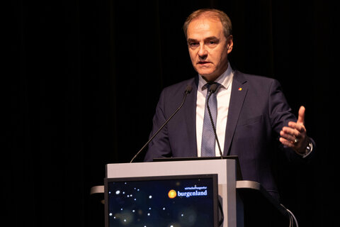 Landesrat Dr. Leonhard Schneemann sprach bei der Jubiläumsfeier 30 Jahre Wirtschaftsagentur Burgenland.