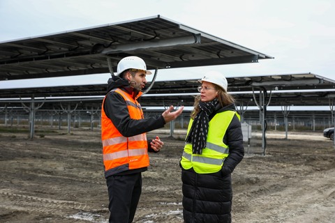 Landeshauptmann-Stellvertreterin Anja Haider-Wallner im Gespräch mit Stephan Sharma, CEO der Burgenland Energie