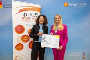 Isabell Semmelweis-Valente (Mona-Net) und Landesrätin Daniela Winkler