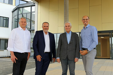 Landeshauptmann Hans Peter Doskozil, Univ.-Prof. Dr. Stephan Kriwanek, Geschäftsführer Gesundheit Burgenland, sowie Baumeister Ing. Christian Hofstädter, Landesimmobilien Burgenland, und Mag. (FH) DI Josef Strohmaier, Gesundheit Burgenland, beide Projektteam-Leitung „Klinik Oberwart neu“.