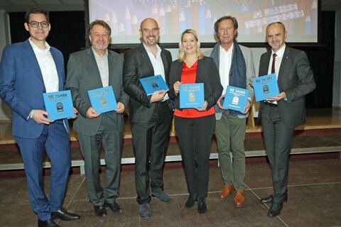 Christian Dax, Alfred Lehner, Direktor Klaus Schermann, Landesrätin Daniela Winkler, Landtagsabgeordneter, Bürgermeister Kurt Maczek und Bildungsdirektor Heinz Josef Zitz (v.l.).