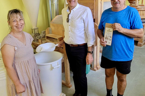 Landesrat Dr. Leonhard Schneemann betonte beim Besuch auf den Bauernhöfen der Familien Portschy und Lederer die Bedeutung des Wirtschaftsfaktors Landwirtschaft.