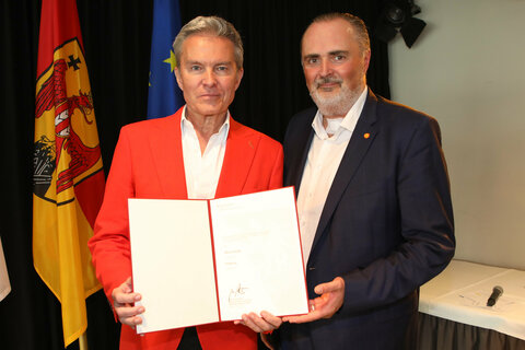 Professor Alfons Haider mit Landeshauptmann Hans Peter Doskozil