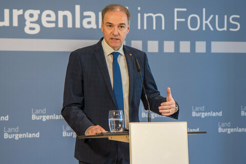 Soziallandesrat Dr. Leonhard Schneemann.