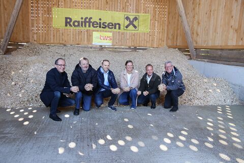 Johann Höfer, Raiffeisen Landesbank und Revisionsverfahren, Hermann Trummer, Obmann der Nahwärmegemeinschaft Burgauberg Paul Trummer, LH-Stv.in Anja Haider-Wallner, Gemeindevorstand Andreas Magdics und Anton Taschner, Obmann  Biomasse Verband.