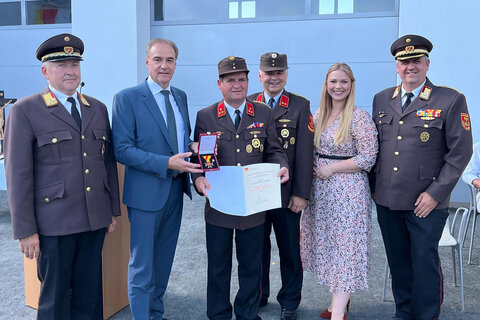 Landesrat Dr. Leonhard Schneemann eröffnete das neue Feuerwehr- und Vereinshaus im Ortsteil Holzschlag (Gemeinde Unterkohlstätten).