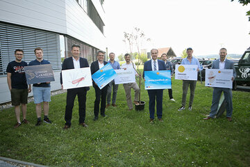 Georg Ofner, Andreas Pfeifer (Güssinger Garnelen), Mag. Harald Zagiczek (Wirtschaftsagentur Burgenland), Mag. Michael Gerbavsits (Wirt-schaftsagentur Burgenland), Lukas Hecke, Daniel Rössler (Argro Rebels), Landesrat Dr. Leonhard Schneemann, Dr. Markus Enenkel, Emanuel Rudas (Perigee) und Mag. Martin Trink, Leiter des Südhub (v.l.).