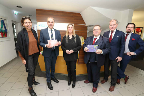 Wirtschaftslandesrat Leonhard Schneemann besuchte mit MED TRUST den Hersteller von Medizinprodukten aus Marz