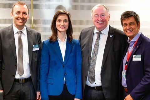 v.l.n.r. Markus Halb (A1Telekom Austria), EU-Kommissarin für digitale Wirtschaft und Gesellschaft Mariya Gabriel, AdR-Präsident Karl-Heinz Lambertz, LT-Präs. Christian Illedits. Credit: CoR / Ausschuss der Regionen
