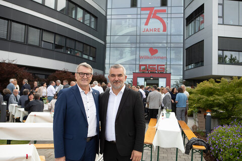Landesrat Mag. Heinrich Dorner gratulierte OSG-Vorstandsdirektor, Obmann, Geschäftsführer Kommerzialrat Dr. Alfred Kollar (v.r.) zum 75-jährigen Jubiläum der Oberwarter Siedlungsgenossenschaft.