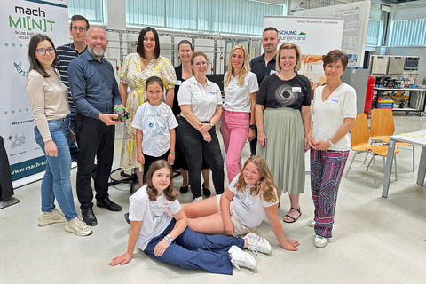 Landeshauptmann-Stellvertreterin Mag.a Astrid Eisenkopf lud heute, Samstag, in den Campus der FH Pinkafeld zum dritten Forscherinnentag für Mädchen im Alter von neun bis elf Jahren.