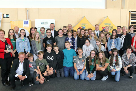 Am 23. Mai 2019 wurden in Anwesenheit zahlreicher Fest- und Ehrengäste, mit Landesrat Heinrich Dorner, Obmann Bgm. Mag. Markus Szelinger und Geschäftsführer Johann Janisch an der Spitze, in der Neuen Mittelschule Kloster in Neusiedl am See die „Goldenen Mistkäfer“ für besondere Leistungen im Bereich der burgenländischen Abfallwirtschaft verliehen