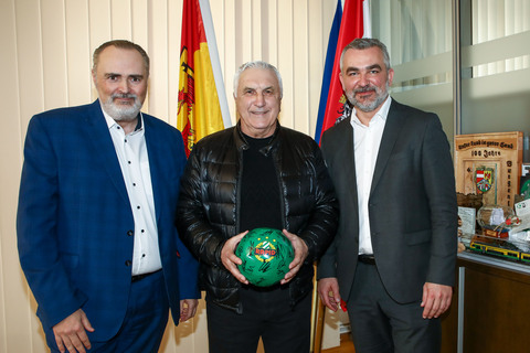 Trafen sich zum Gedankenaustausch: Landeshauptmann Hans Peter Doskozil mit ‚Goleador‘ Hans Krankl und Sportlandesrat Heinrich Dorner.