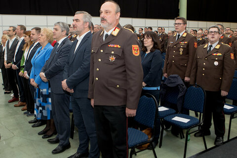 Feuerwehrreferent Landesrat Mag. Heinrich Dorner mit Landesfeuerwehrkommandant LBD Ing. Franz Kropf beim Abspielen der Österreichischen Bundeshymne.