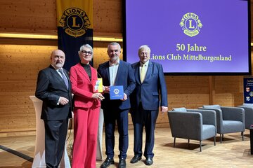 Landesrat Heinrich Dorner (2.v.r..) gratulierte dem Lions Club Mittelburgenland zum 50-jährigen Jubiläum.