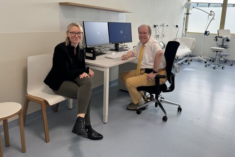 Dr.in Barbara Halper (Direktorin für Prozess- und Projektmanagement der Gesundheit Burgenland) mit OMR Dr. Hannes Leirer (v.l.).