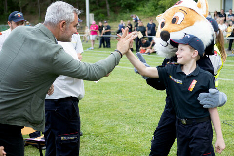 Landesrat Heinrich Dorner gratulierte dem Nachwuchs zu ihren Leistungen.