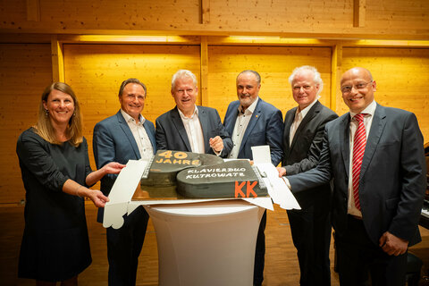 Große Jubiläumsgala mit vielen Gratulantinnen und Gratulanten, wie Landeshauptmann Hans Peter Doskozil,  zum 40-jährigen Bühnenjubiläum von Johannes und Eduard Kutrowatz.