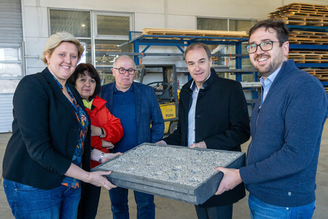 Wirtschaftslandesrat Dr. Leonhard Schneemann besuchte Metallbau Biribauer in Marz