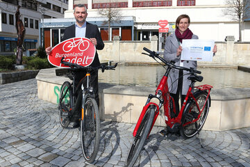 Landesrat Dorner gab gemeinsam mit Christine Zopf-Renner, Leiterin der Mobilitätszentrale Burgenland, den Startschuss für die Aktion „Burgenland radelt“