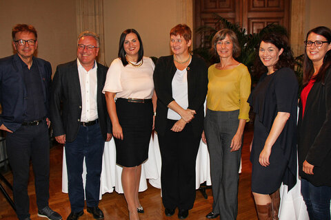 andesrat Rudi Anschober, OÖ, LH-Stv. Heinrich Schellhorn, Salzburg, Landesrätin Astrid Eisenkopf, Bgld., Ökonomin Sigrid Stangl, WU Wien, Vizebürgermeisterin Birgit Hebein, Wien, LH-Stv. Ingrid Felipe, Tirol, und Landesrätin Sara Schaar, Kärnten: KlimaschutzlandesrätInnen und WissenschaftlerInnen sind sich einig: „Es muss gehandelt werden - nicht morgen, sondern heute!“