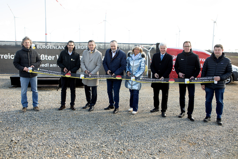 Landeshauptmann Hans Peter Doskozil gemeinsam mit Infrastrukturminister Peter Hanke, Bürgermeisterin Landtagsabgeordnete Elisabeth Böhm, Weidens Bürgermeister Heinrich Hareter sowie Stephan Sharma, CEO der Burgenland Energie und Reinhard Czerny, Finanzvorstand, FFO der Burgenland Energie beim Startschuss des größten Windparks Österreichs in Neusiedl/Weiden.