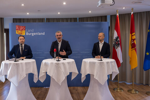 bei der Pressekonferenz (v.l.)  Landeshauptmann-Stellvertreter Manfred Haimbuchner (Oberösterreich), Landesrat Heinrich Dorner (Burgenland) und Landesrat Marco Tittler (Vorarlberg).
