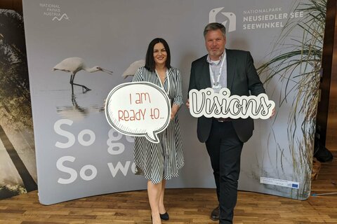 Landeshauptmann-Stv. Mag.a Astrid Eisenkopf mit Nationalpark-Direktor Johannes Ehrenfeldner bei der Konferenz.