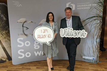Landeshauptmann-Stv. Mag.a Astrid Eisenkopf mit Nationalpark-Direktor Johannes Ehrenfeldner bei der Konferenz.