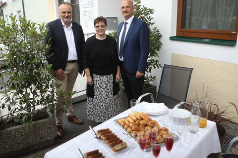 Landeshauptmann Hans Peter Doskozil, Herta Walits-Guttmann und Bürgermeister Helmut Kopeszki