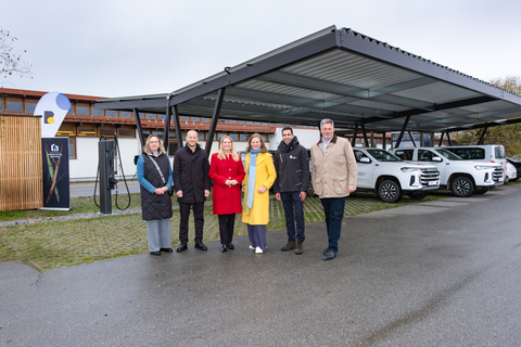 Bürgermeisterin Marktgemeinde Apetlon Silvia Pitzl, Bürgermeister Marktgemeinde Illmitz Maximilian Köllner, Landesrätin Daniela Winkler, Landeshauptmann-Stellvertreterin Anja Haider-Wallner, CEO Burgenland Energie Stephan Sharma und Direktor des Nationalparks Neusiedler See Johannes Ehrenfeldner (v.l.).