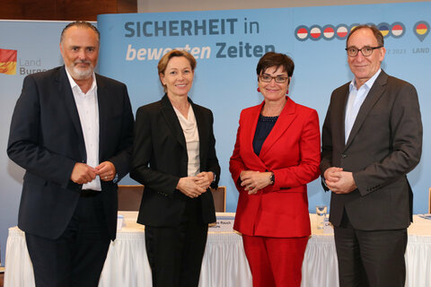 LH Hans Peter Doskozil, LH-Vorsitzender und Gesundheitsreferent Land Burgenland, mit LRin Martina Rüscher, MBA MSc, Gesundheitsreferentin Land Vorarlberg, LRin Dr.in Beate Prettner, Gesundheitsreferentin Land Kärnten und Johannes Rauch, Bundesminister für Soziales, Gesundheit, Pflege und Konsumentenschutz.