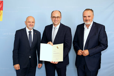 Landeshauptmann Hans Peter Doskozil und Bildungsdirektor Heinz Josef Zitz (li.) mit dem neuen Leiter der HBLA Oberwart Dir. MMag. Andreas Lonyai
