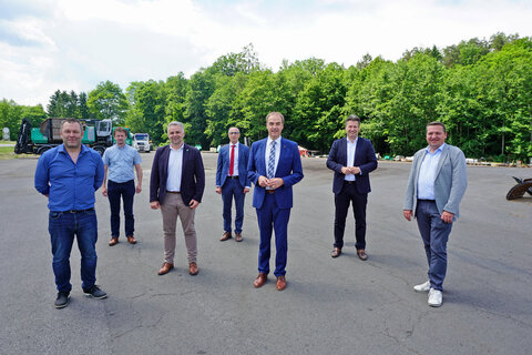 v.l.: Ing. Josef Heissenberger und Martin Gahleitner vom TCS, Bgm. Christian Pinzker, Südburgenland-Manager KommR Werner Unger, LR Dr. Leonhard Schneemann, WIBUG-GF Mag. Harald Zagiczek, Ing. Harald Blochberger, TCS