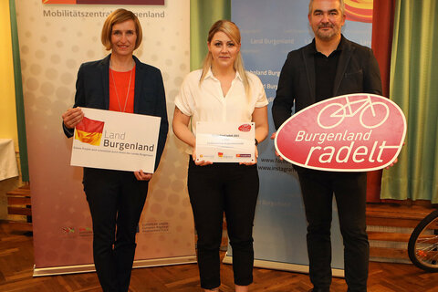 Christine Zopf-Renner und Landesrat Heinrich Dorner gratulierten Jennifer Wolfgeher von der Fachhochschule Burgenland.