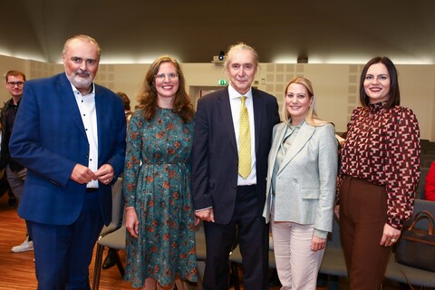 Rektor Gerhard Krammer mit Landeshauptmann Hans Peter Doskozil, Landeshauptmann-Stellvertreterin Anja Haider-Wallner, Landtagspräsidentin Astrid Eisenkopf und Landesrätin Daniela Winkler