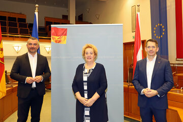 Landtagspräsidentin Verena Dunst (Mitte), Landesrat Mag. Heinrich Dorner, der das Burgenland im Ausschuss der Europäischen Regionen vertritt (l), und Mag. Rainer Winter, Leiter des Verbindungsbüros des Landes Burgenland in Brüssel (r).
