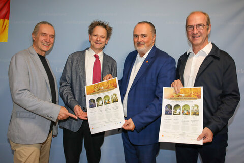 Intendant Gerhard Krammer, Künstler Georg Wacks, Landeshauptmann Hans Peter Doskozil und KBB-Eventmanager Werner Glösl