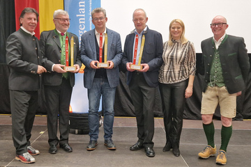 BSV-Präsident DI Gerald Guttmann, Vizebürgermeister Peter Listberger, Stabsabteilungsvorstand WHR Ing. Manfred Riegler (Land Burgenland, Stabsabteilung Protokoll und Zentrale Dienste), Bürgermeister Rupert Winter, Landesrätin Mag.a (FH) Daniela Winkler und BSV-Vizepräsident Alex Hegedüs (v.l.) beim Empfang am Burgenländer*innen-Abend.