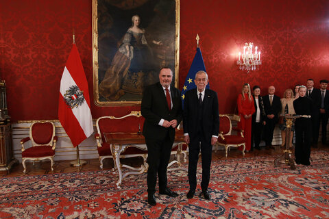 Landeshauptmann Hans Peter Doskozil wurde von Bundespräsident Alexander Van der Bellen auf die Bundesverfassung angelobt.