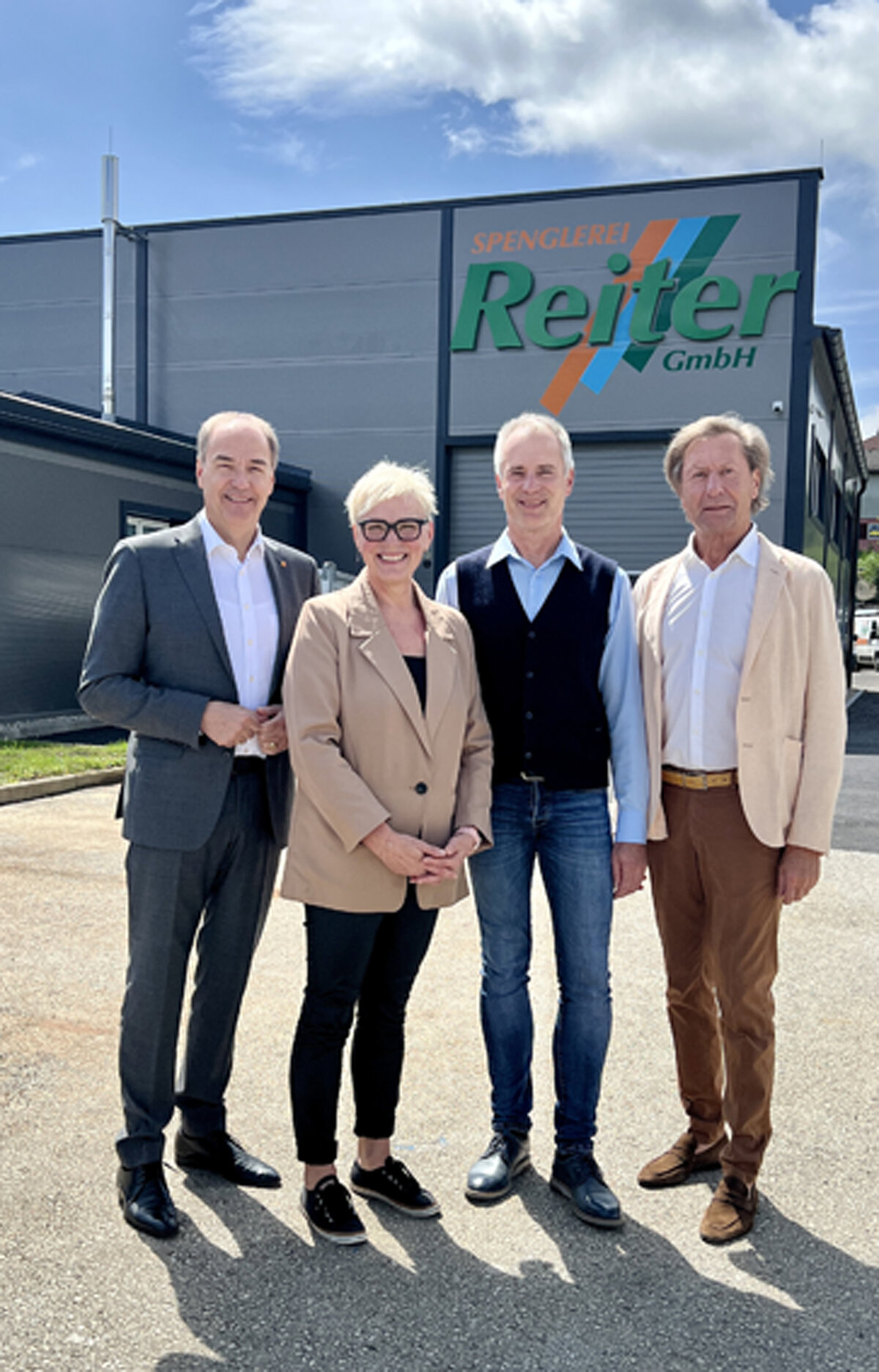 LR Schneemann gratuliert Spenglerei Reiter zum 25-Jahr-Jubiläum und ...