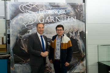 Wirtschaftslandesrat Dr. Leonhard Schneemann besuchte das junge Unternehmen Güssinger Garnelen. Dabei führte Schneemann interessante Gespräche mit Geschäftsführer Georg Ofner (Foto 1, v.l.).