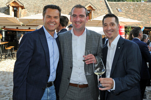 Wein und Tourismus als Erfolgskonzept: Weintourismus-Obmann Herbert Oschep mit Burgenland Tourismus-GF Didi Tunkel und GF Christian Zechmeister