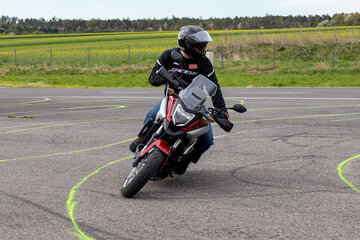 Das Land Burgenland fördert auch 2026 wieder Warm-up-Trainings und Fahrsicherheitstrainings für Bikerinnen und Biker. Trainings können bei den Mobilitätsclubs ARBÖ und ÖAMTC wie auch burgenländischen Fahrschulen gemacht werden (Archivbild Fahrsicherheitszentrum Neutal)