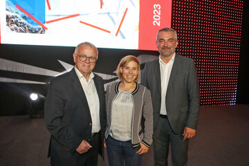 Sportlandesrat Heinrich Dorner (r.) und Sport Austria-Präsident Hans Niessl (l.) mit Sportlerin Nicole Schmidhofer.